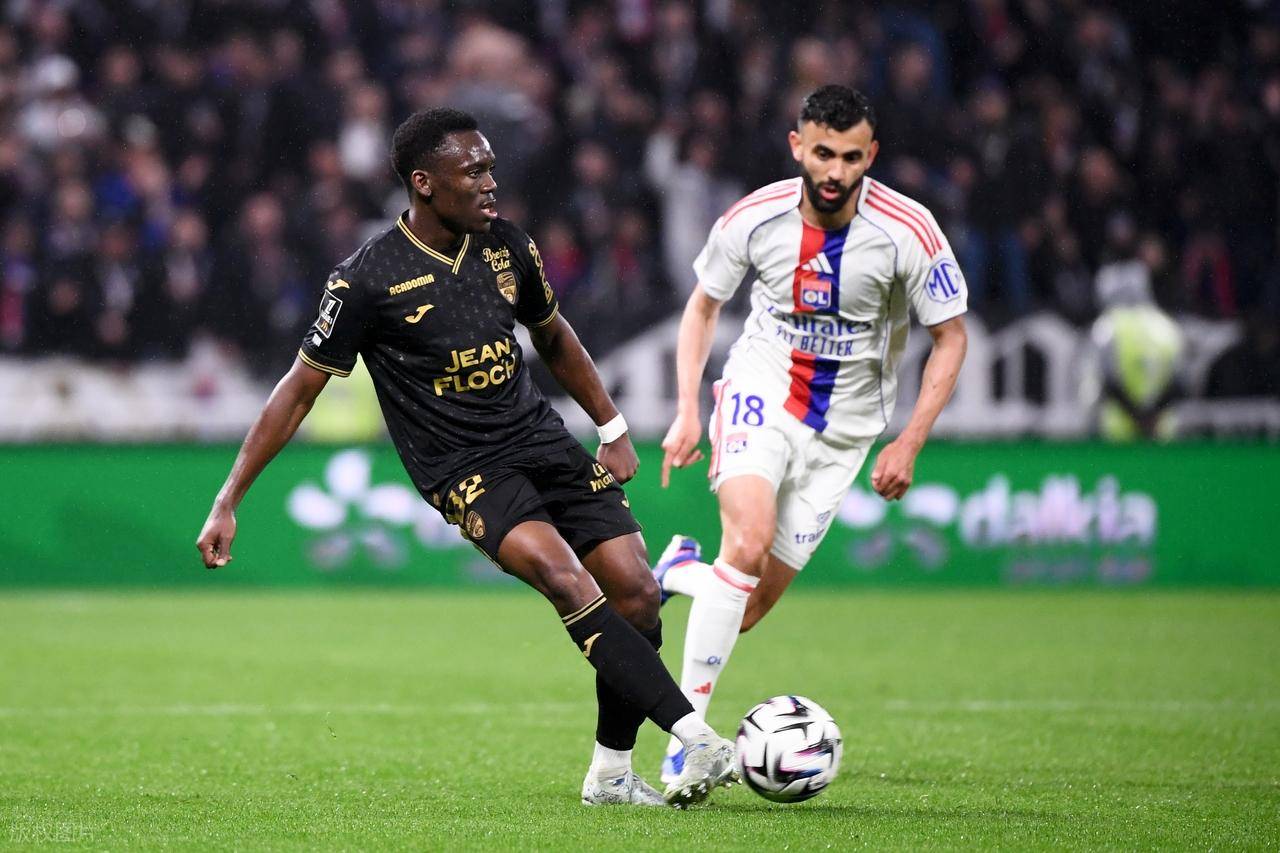 随着19岁皇马租将发威+里昂2-0,里尔4-0,法甲最新积分榜出炉